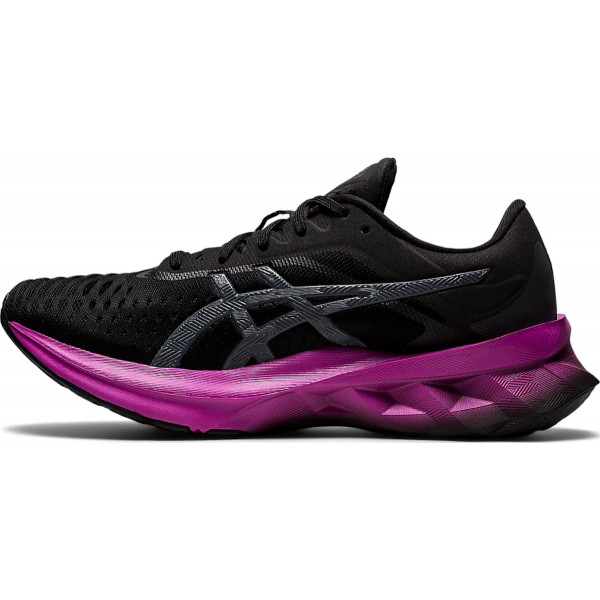 Кроссовки беговые женские Asics Novoblast