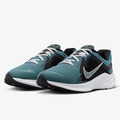 Кроссовки беговые женские Nike Quest 5