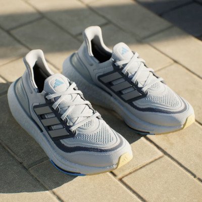 Кроссовки для бега женские Adidas Ultraboost Light