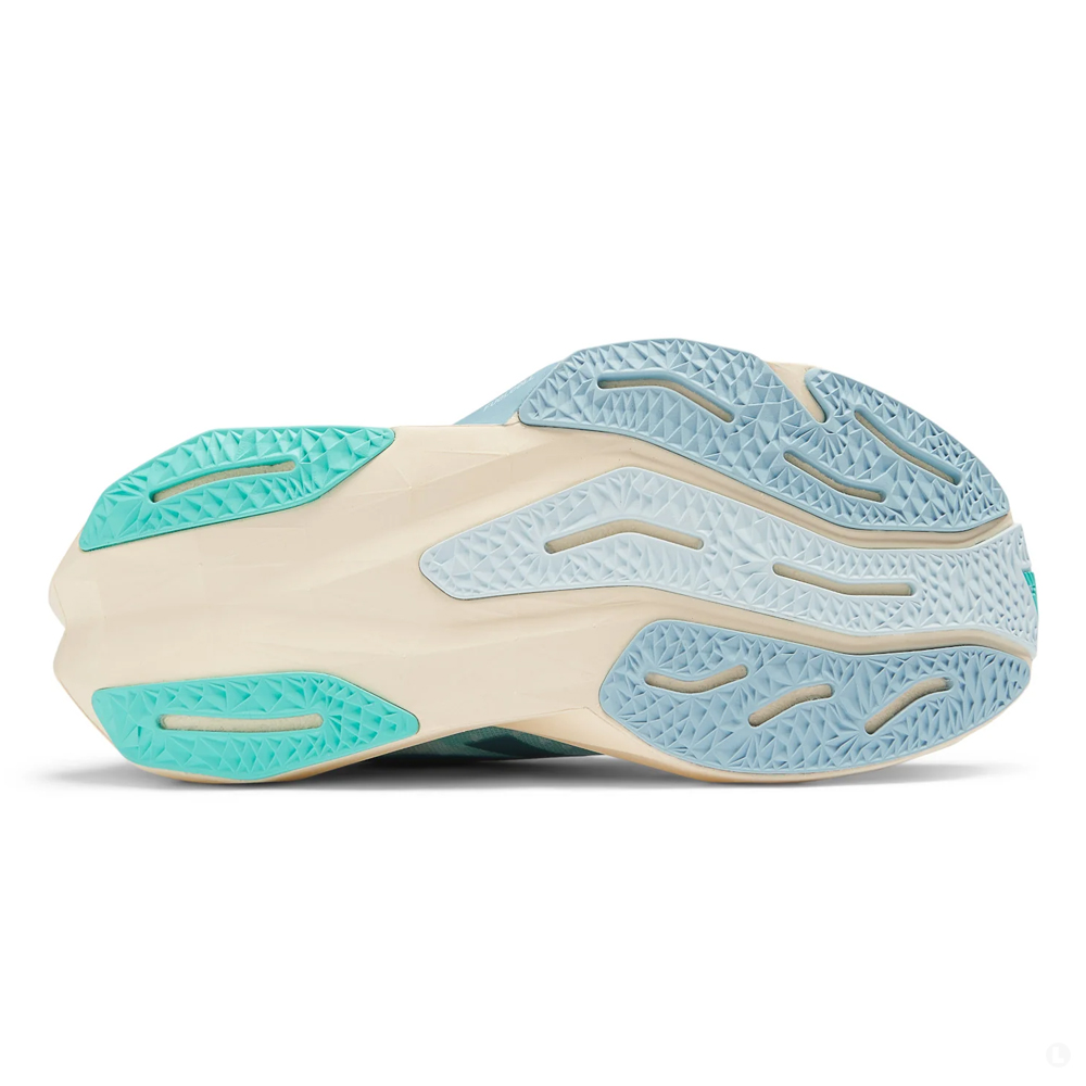 Кроссовки беговые женские New Balance FuelCell Rebel v4 