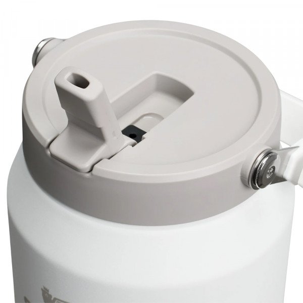 Термо-бутылка Stanley Iceflow Flip Straw 2.0 Jug 1.9 л белая Термо-бутылка Stanley Iceflow Flip Straw 2.0 Jug 1.9 л белая